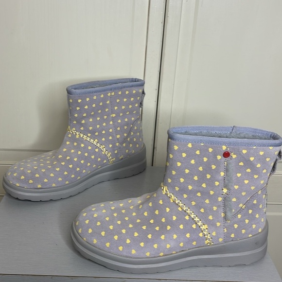 UGG AUSTRALIA Women’s I HEART UGG Low Cut Boot Grey/Yellow Hearts US Size 7 - Picture 2 of 7
